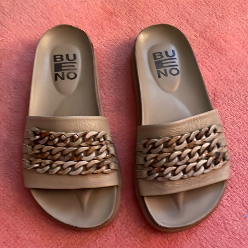 Bueno Women's Khaki Green Slide Sandals